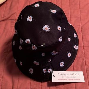 Brand New Reversible Daisy Bucket Hat